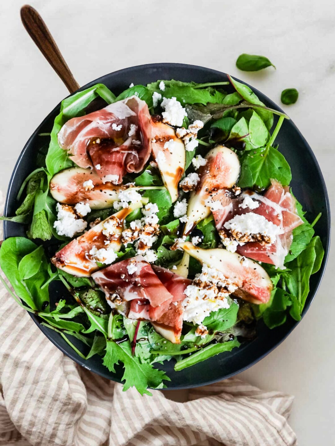 いちじくと生ハムのサラダ｜バルサミコとチーズでおしゃれ前菜