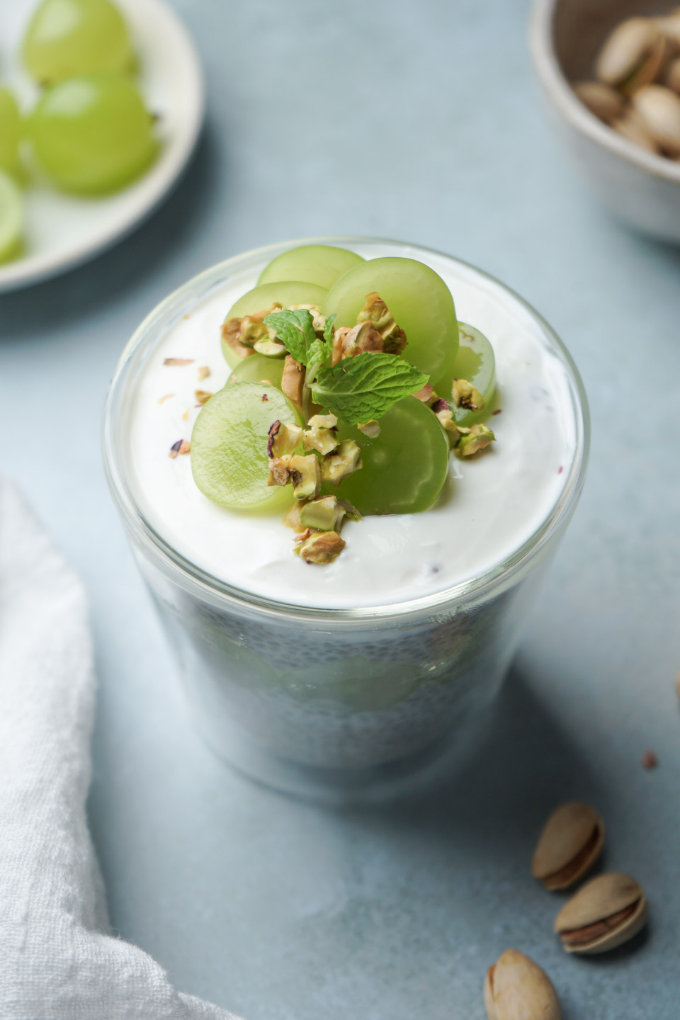 チアシードプリンの簡単レシピ！シャインマスカットとヨーグルトの朝食